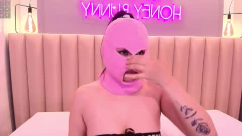 Naomy  online show from 21, 11, 2025