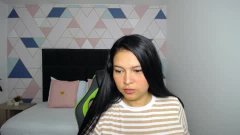 Snapshot of nare_celebi chatting on 13, 12, 2024 N A R E online show from 13, 12, 2024