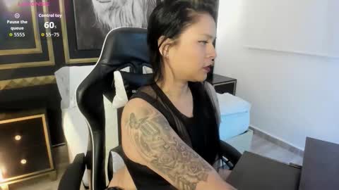 Snapshot of nare_celebi chatting on 14, 10, 2025 N A R E online show from 14, 10, 2025