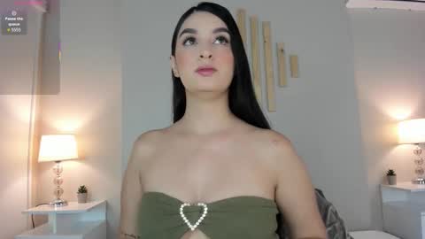 Natacha Diaz online show from 25, 11, 2025