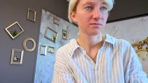 Snapshot of natalie_bitton chatting on 17, 6, 2026 Natalie online show from 17, 6, 2026