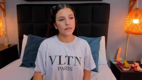 Snapshot of natalie_esmith chatting on 12, 11, 2025 N A T A L I E online show from 12, 11, 2025