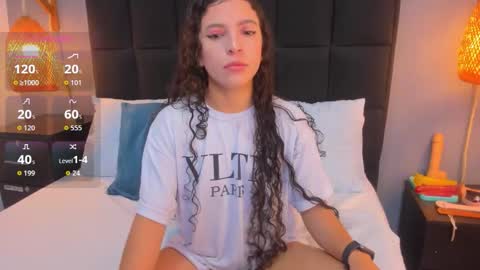 Snapshot of natalie_esmith chatting on 22, 11, 2025 N A T A L I E online show from 22, 11, 2025