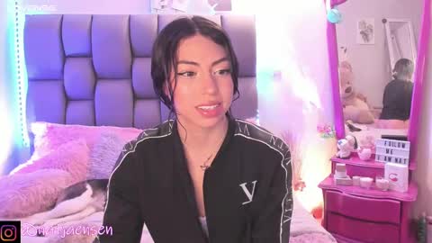 Snapshot of natalie_jaensen chatting on 12, 12, 2024 online show from 12, 12, 2024