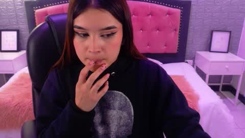 natalie  online show from 2, 10, 2025