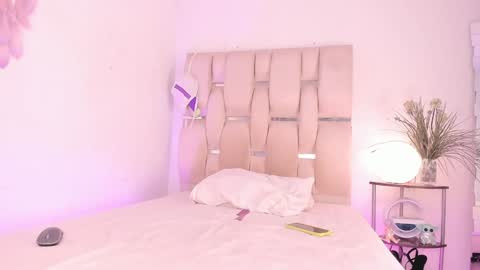 Snapshot of natalie_paris chatting on 18, 12, 2024 Natalie online show from 18, 12, 2024