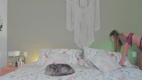 Snapshot of nataly_05 chatting on 29, 9, 2025 anatalybee online show from 29, 9, 2025