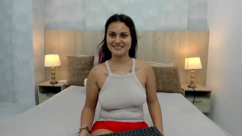 Snapshot of nataly_calderon chatting on 9, 3, 2025 Nataly Calderon online show from 9, 3, 2025