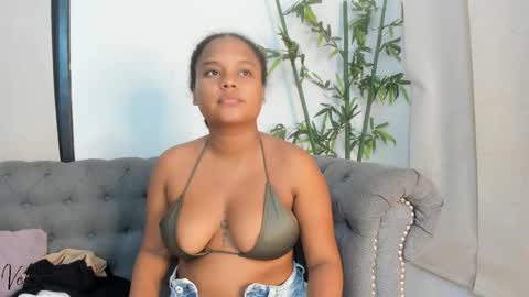 Snapshot of nataly_velez chatting on 4, 12, 2025 Naty online show from 4, 12, 2025