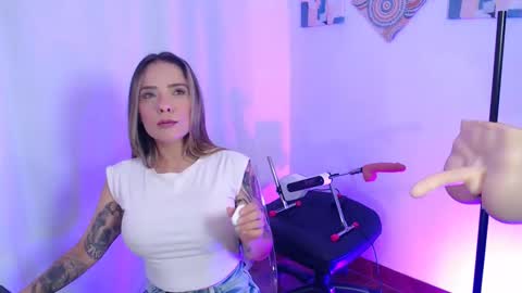 Snapshot of natasha_cam222 chatting on 28, 11, 2025 Natasha online show from 28, 11, 2025