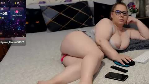 Snapshot of natashadivyne chatting on 10, 7, 2026 natashadivyne online show from 10, 7, 2026