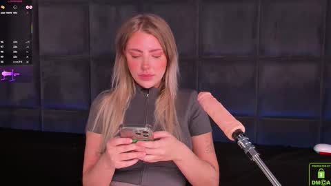 Snapshot of natehalll chatting on 28, 11, 2025 NATE online show from 28, 11, 2025