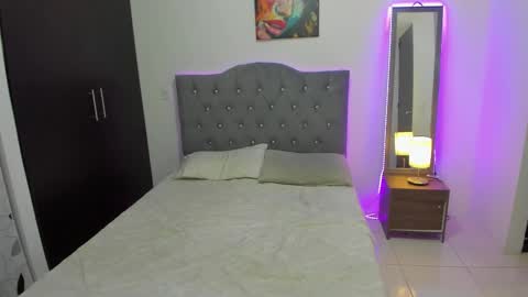 Snapshot of natha_rosse chatting on 30, 11, 2025 Nathalia Take surprises in our chat. 25tkns for a hot pic. Follow me. online show from 30, 11, 2025