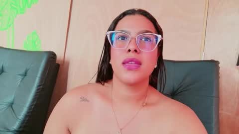 Snapshot of nathalia_correa chatting on 27, 11, 2025 nathalia_correa online show from 27, 11, 2025
