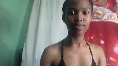 Snapshot of nathalie004 chatting on 14, 10, 2025 nathalie004 online show from 14, 10, 2025