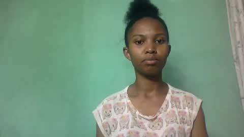 Snapshot of nathalie004 chatting on 23, 10, 2025 nathalie004 online show from 23, 10, 2025