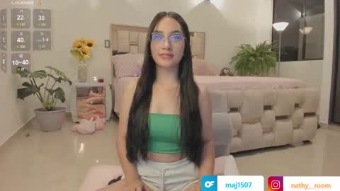 Snapshot of nathaly_star04 chatting on 12, 11, 2025 online show from 12, 11, 2025
