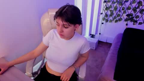 Snapshot of nathalyy_ds chatting on 12, 10, 2025 nathalyy_ds online show from 12, 10, 2025