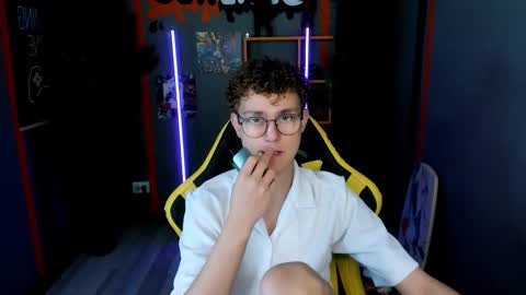 Snapshot of nathan_curl chatting on 14, 11, 2025 Nathan online show from 14, 11, 2025