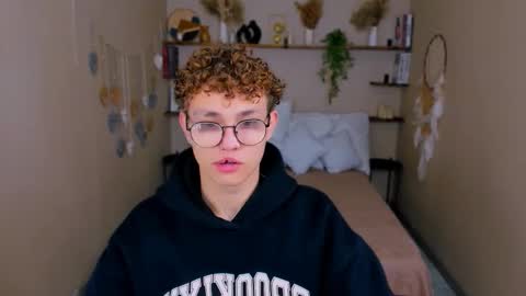 Snapshot of nathan_curl chatting on 18, 11, 2025 Nathan online show from 18, 11, 2025