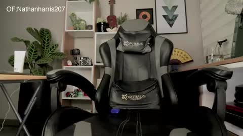 Nathan Harris online show from 2, 11, 2025