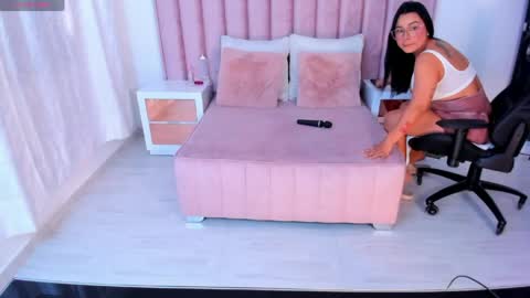 Snapshot of natural_bigass_nina chatting on 18, 4, 2026 Sophia online show from 18, 4, 2026