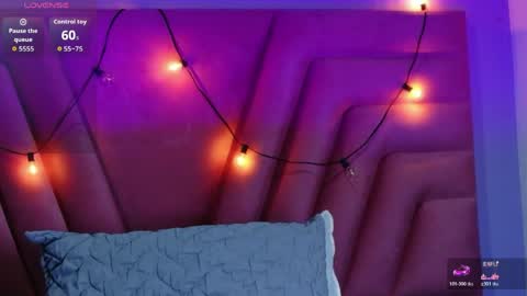 Snapshot of naturaltitss_ chatting on 28, 4, 2026 Gwen online show from 28, 4, 2026