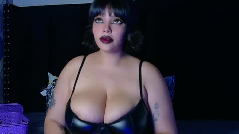 Snapshot of naturaltitss_ chatting on 30, 4, 2026 Gwen online show from 30, 4, 2026