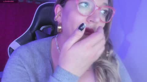 Snapshot of naty__mature_ chatting on 4, 2, 2025 Nataly online show from 4, 2, 2025