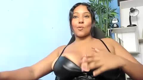 Snapshot of naughty_ariel chatting on 5, 2, 2025 Zoe online show from 5, 2, 2025