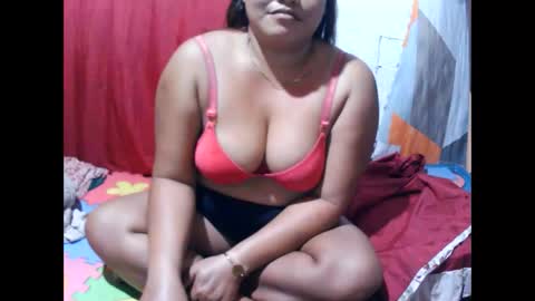 Snapshot of naughty_baby25 chatting on 18, 12, 2025 Hannah online show from 18, 12, 2025