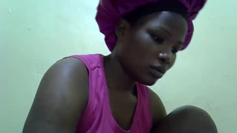 Snapshot of naughty_baddie5 chatting on 4, 10, 2025 candy online show from 4, 10, 2025