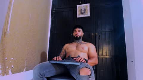 Snapshot of naughty_dominant chatting on 10, 1, 2025 Miller online show from 10, 1, 2025