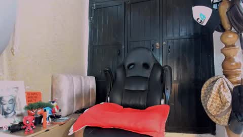 Snapshot of naughty_dominant chatting on 17, 1, 2025 Miller online show from 17, 1, 2025