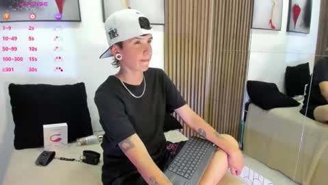 sam online show from 17, 12, 2025