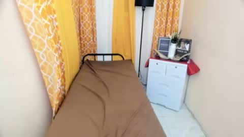 naughtyjanela online show from 20, 4, 2026