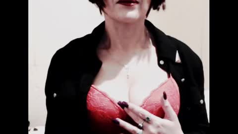 Snapshot of naughtyjenniferxx chatting on 23, 11, 2025 Jenny online show from 23, 11, 2025