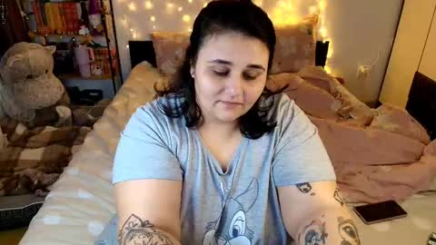 Snapshot of naughtykiss22 chatting on 13, 11, 2025 Chris online show from 13, 11, 2025