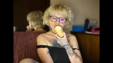 Snapshot of naughtylayla666 chatting on 1, 6, 2026 NaughtyLayla666 online show from 1, 6, 2026