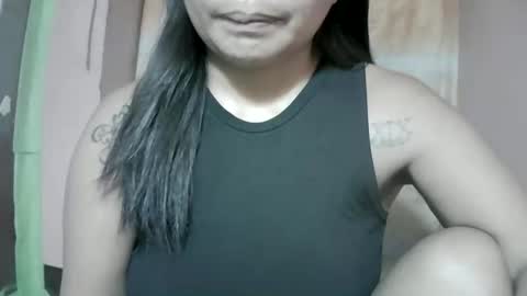 Snapshot of naughtymom_33 chatting on 8, 11, 2025 naughtymom_33 online show from 8, 11, 2025