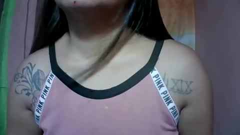 Snapshot of naughtymom_33 chatting on 14, 11, 2025 naughtymom_33 online show from 14, 11, 2025