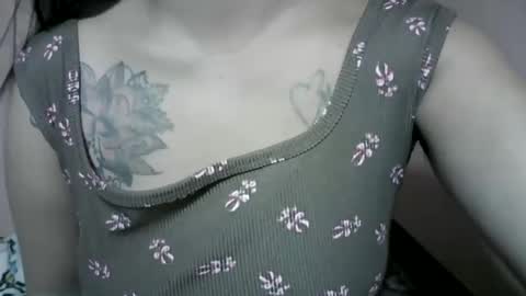 Snapshot of naughtymom_33 chatting on 25, 11, 2025 naughtymom_33 online show from 25, 11, 2025