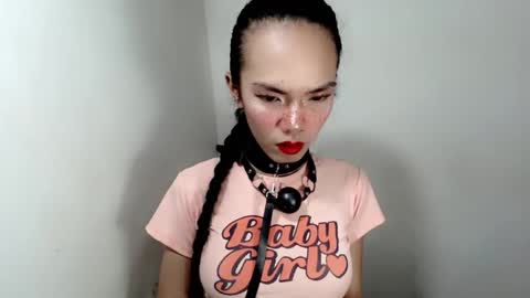 Snapshot of naughtypetiteangel chatting on 17, 11, 2025 naughtypetiteangel online show from 17, 11, 2025