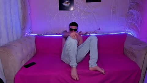 Snapshot of naughtyrouse chatting on 28, 9, 2025 ambar jhonf and matt online show from 28, 9, 2025