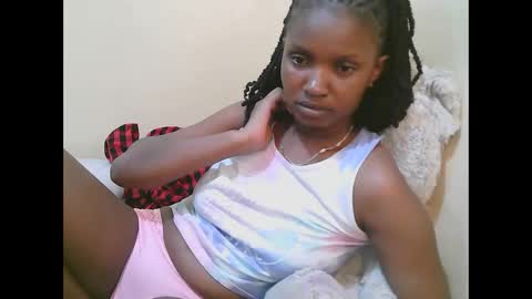 Snapshot of naughtysammur25 chatting on 27, 10, 2025 naughtyqueen online show from 27, 10, 2025