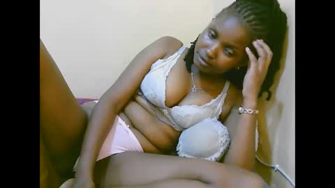 Snapshot of naughtysammur25 chatting on 27, 10, 2025 naughtyqueen online show from 27, 10, 2025