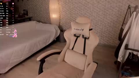 NayaValen online show from 16, 12, 2025