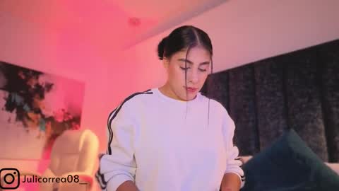 Juli  online show from 16, 2, 2026