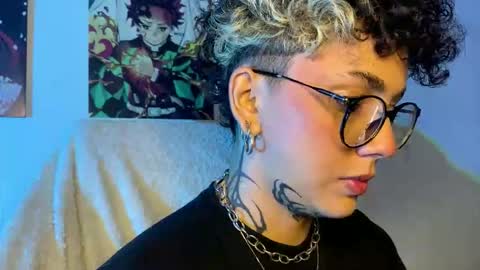 Snapshot of nazzz10 chatting on 4, 12, 2025 nazzz10 online show from 4, 12, 2025