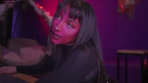 Snapshot of ne_fertari chatting on 28, 10, 2025 Nefertari online show from 28, 10, 2025